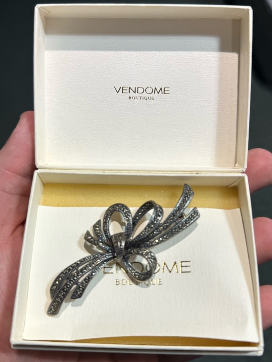 Vendome Handbags - VENDOME BROCHE